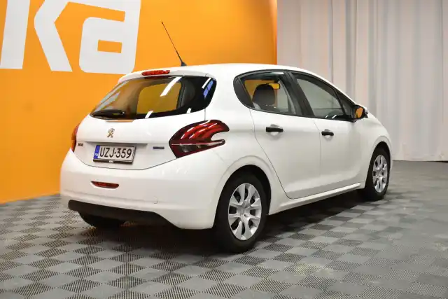 Valkoinen Viistoperä, Peugeot 208 – UZJ-359