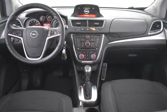 Musta Maastoauto, Opel Mokka – UZJ-488