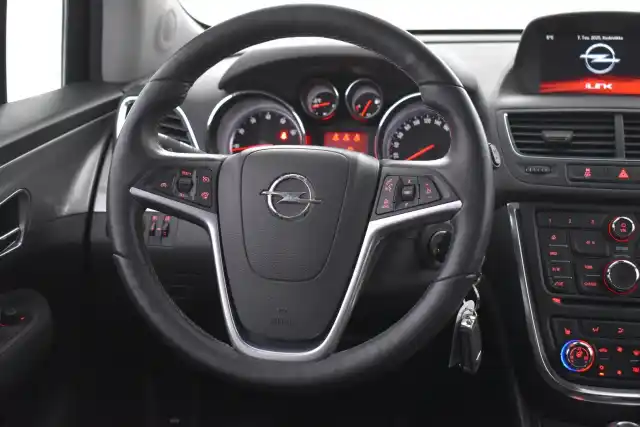 Musta Maastoauto, Opel Mokka – UZJ-488