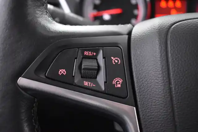Musta Maastoauto, Opel Mokka – UZJ-488