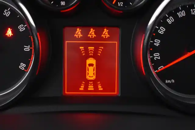 Musta Maastoauto, Opel Mokka – UZJ-488