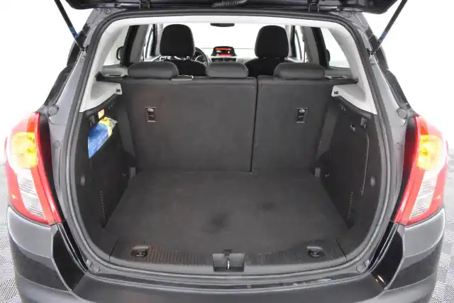 Musta Maastoauto, Opel Mokka – UZJ-488