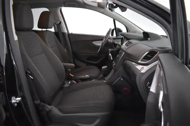 Musta Maastoauto, Opel Mokka – UZJ-488