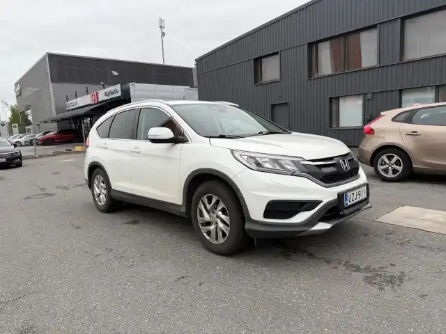 Valkoinen Maastoauto, Honda CR-V – UZJ-911