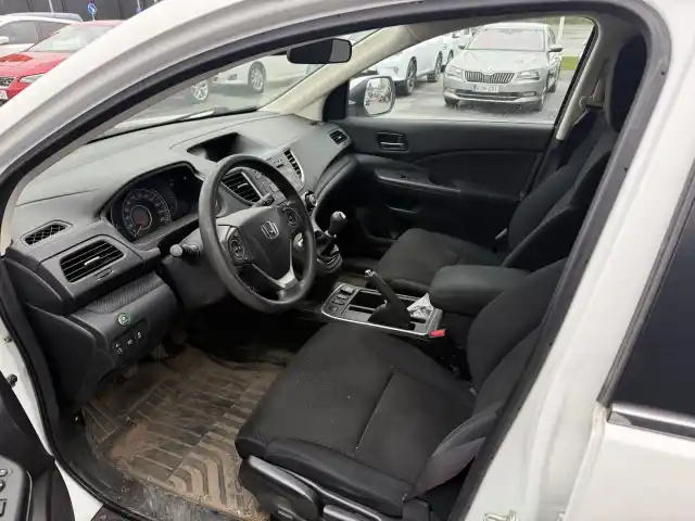 Valkoinen Maastoauto, Honda CR-V – UZJ-911