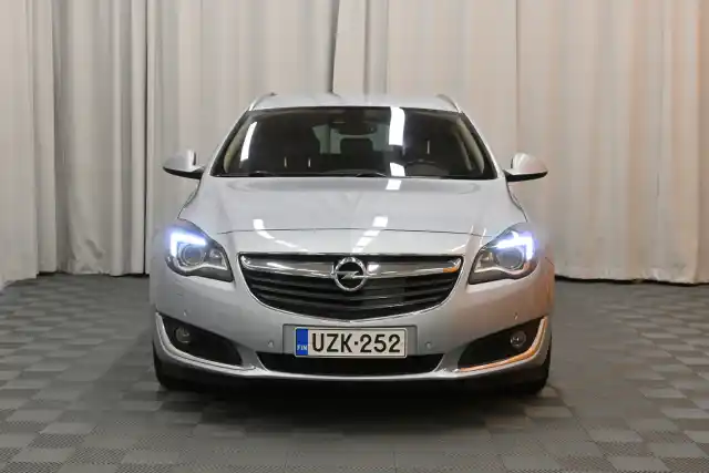 Hopea Farmari, Opel Insignia – UZK-252