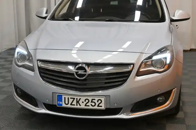 Hopea Farmari, Opel Insignia – UZK-252