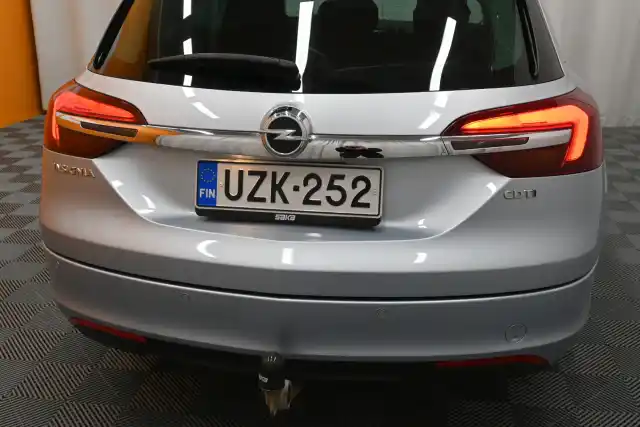 Hopea Farmari, Opel Insignia – UZK-252