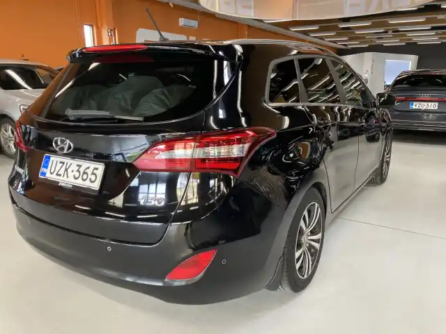 Musta Farmari, Hyundai i30 Wagon – UZK-365