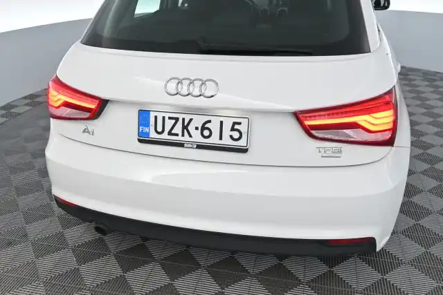 Valkoinen Viistoperä, Audi A1 – UZK-615