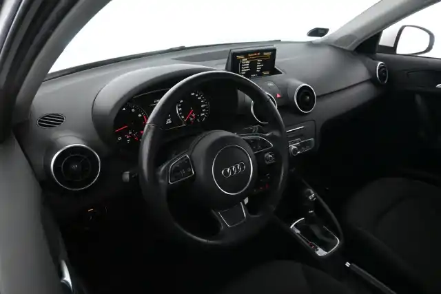 Valkoinen Viistoperä, Audi A1 – UZK-615