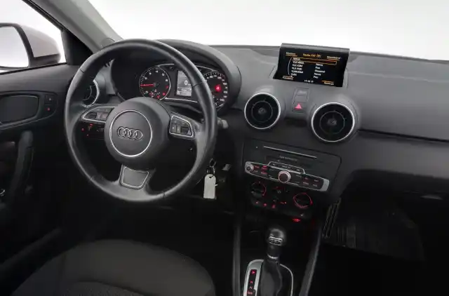 Valkoinen Viistoperä, Audi A1 – UZK-615