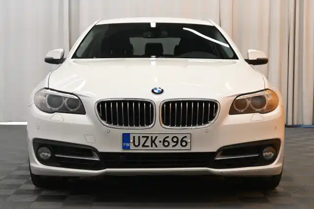 Valkoinen Farmari, BMW 520 – UZK-696