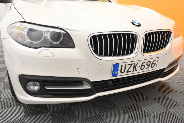 Valkoinen Farmari, BMW 520 – UZK-696