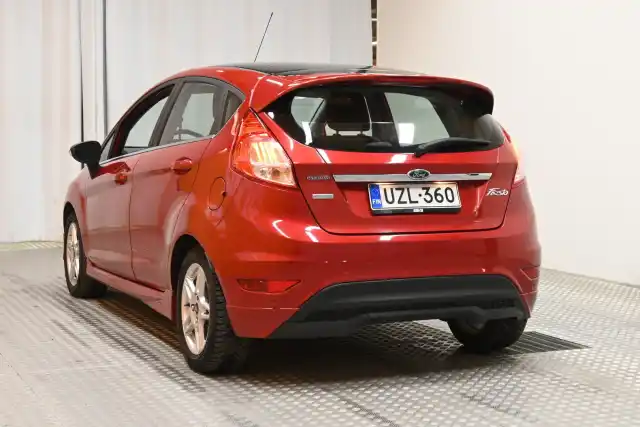 Punainen Viistoperä, Ford Fiesta – UZL-360