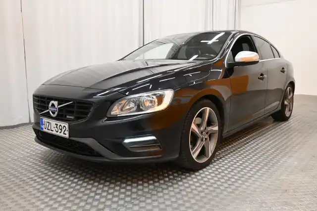 Musta Sedan, Volvo S60 – UZL-392