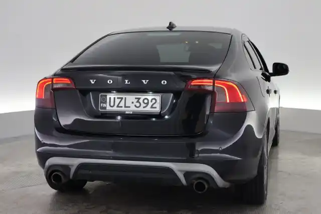 Musta Sedan, Volvo S60 – UZL-392