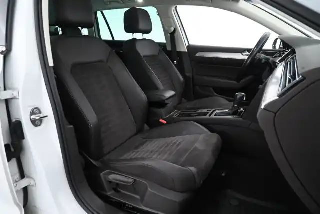 Valkoinen Farmari, Volkswagen Passat – UZL-627