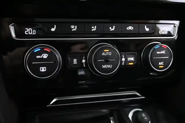 Valkoinen Farmari, Volkswagen Passat – UZL-627