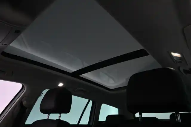 Valkoinen Farmari, Volkswagen Passat – UZL-627