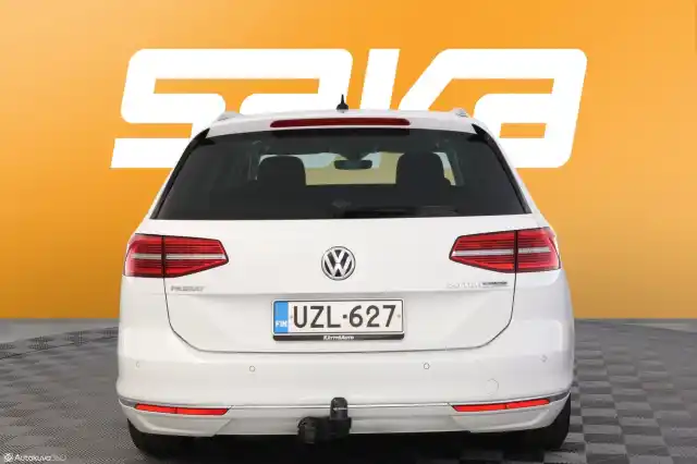 Valkoinen Farmari, Volkswagen Passat – UZL-627
