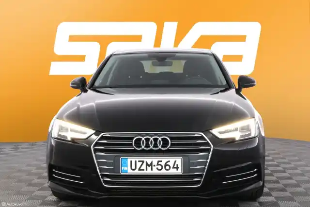 Musta Sedan, Audi A4 – UZM-564