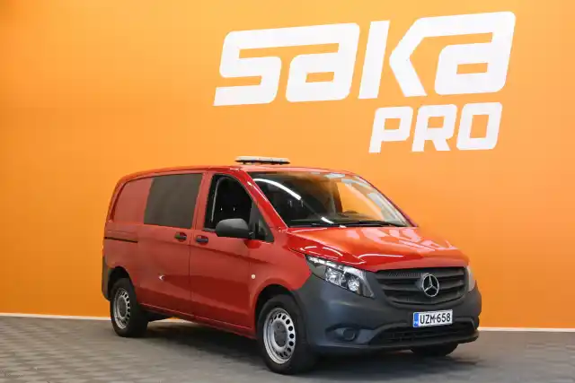 Punainen Pakettiauto, Mercedes-Benz Vito – UZM-658