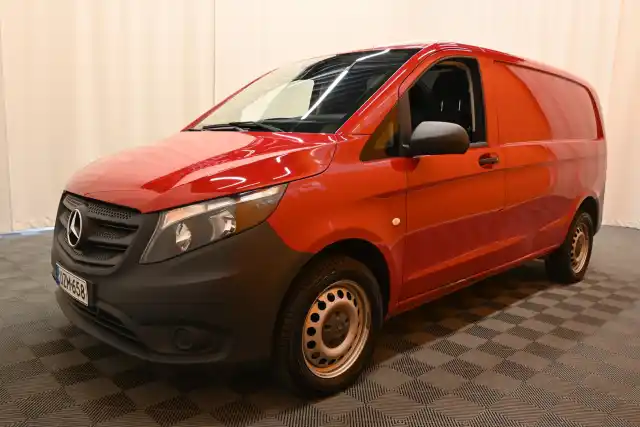 Punainen Pakettiauto, Mercedes-Benz Vito – UZM-658