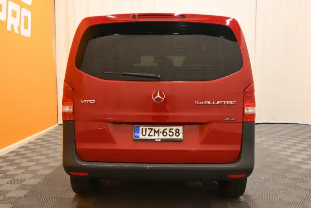 Punainen Pakettiauto, Mercedes-Benz Vito – UZM-658