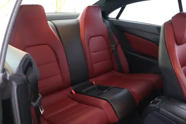 Musta Coupe, Mercedes-Benz E – UZN-318