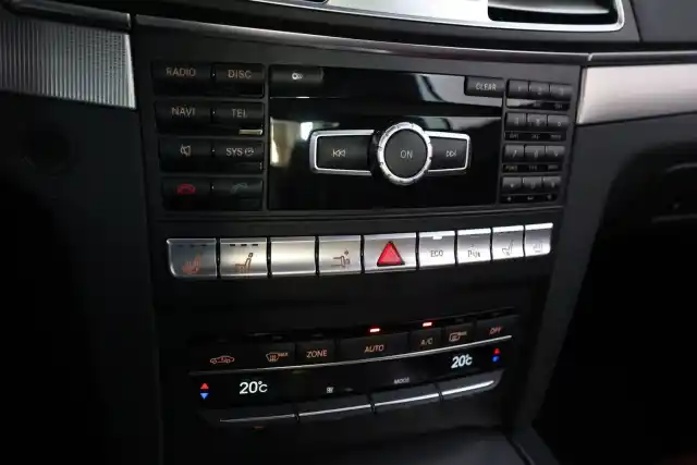 Musta Coupe, Mercedes-Benz E – UZN-318