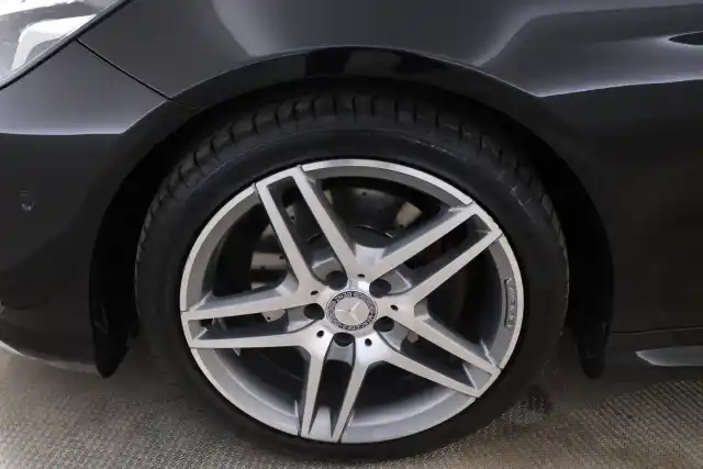 Musta Coupe, Mercedes-Benz E – UZN-318