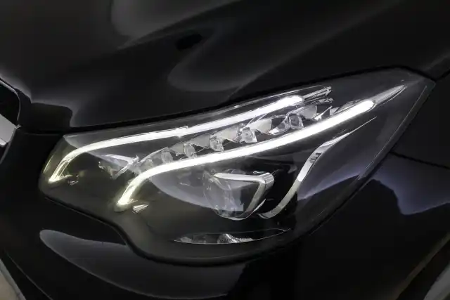 Musta Coupe, Mercedes-Benz E – UZN-318