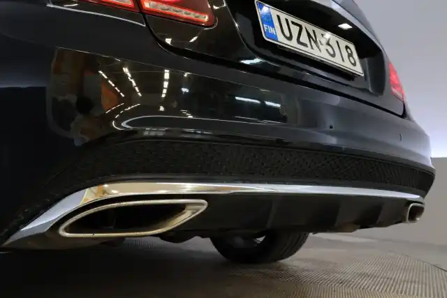 Musta Coupe, Mercedes-Benz E – UZN-318