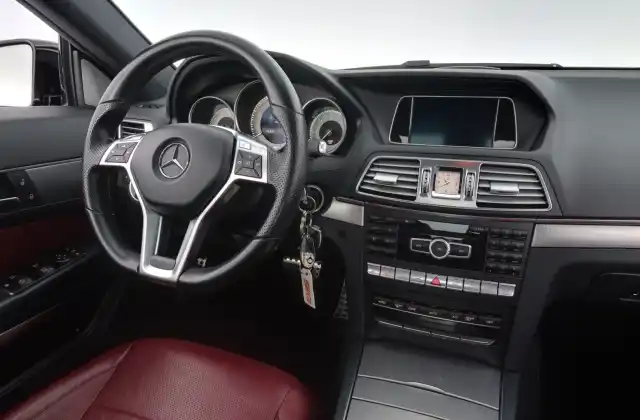 Musta Coupe, Mercedes-Benz E – UZN-318