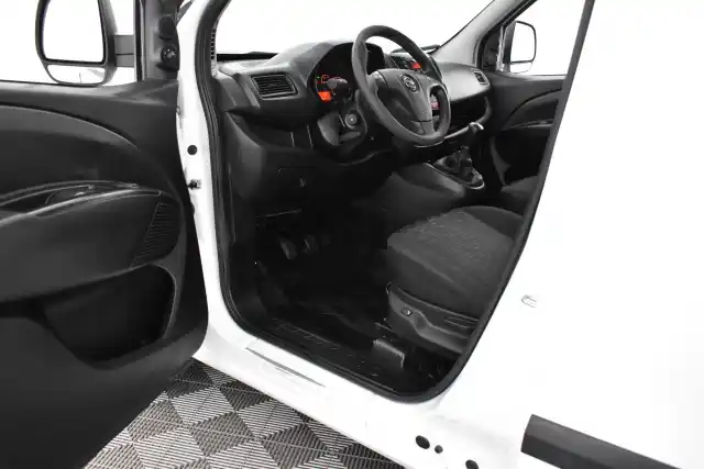 Valkoinen Pakettiauto, Opel Combo – UZN-546