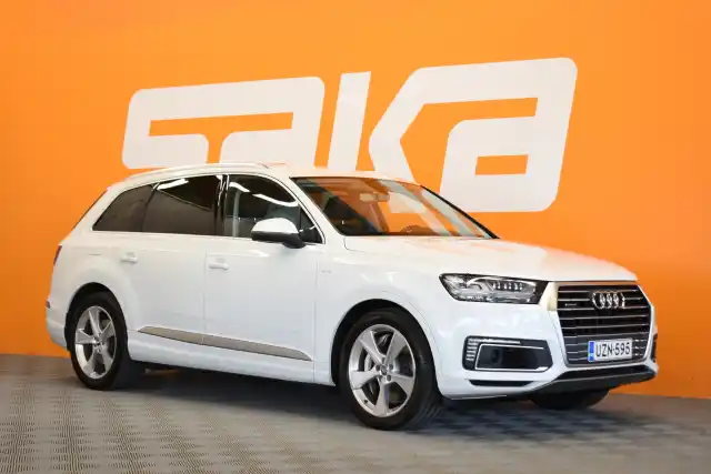 Valkoinen Maastoauto, Audi Q7 – UZN-595