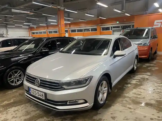 Hopea Sedan, Volkswagen Passat – UZO-348