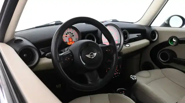 Ruskea Viistoperä, Mini Cooper S – UZO-575