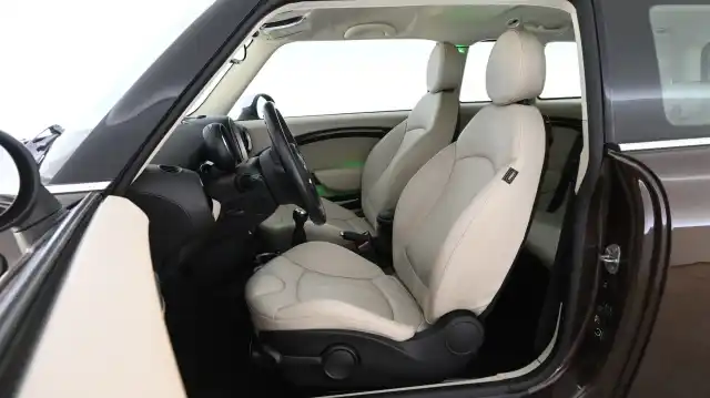 Ruskea Viistoperä, Mini Cooper S – UZO-575