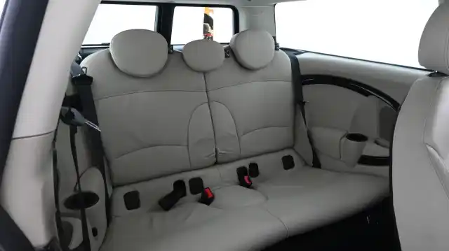 Ruskea Viistoperä, Mini Cooper S – UZO-575