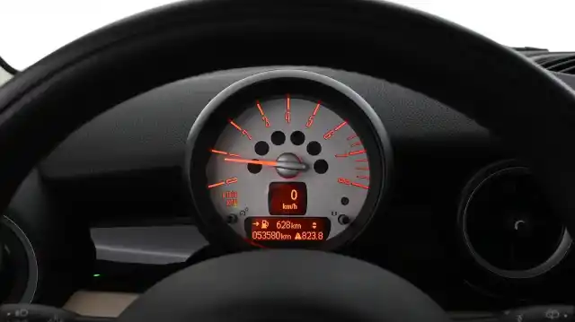 Ruskea Viistoperä, Mini Cooper S – UZO-575