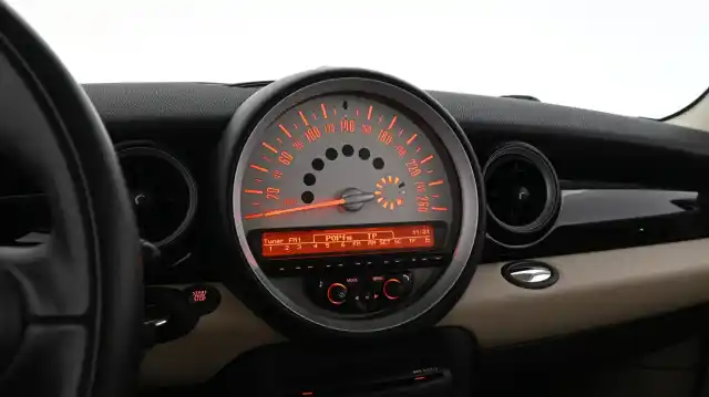 Ruskea Viistoperä, Mini Cooper S – UZO-575
