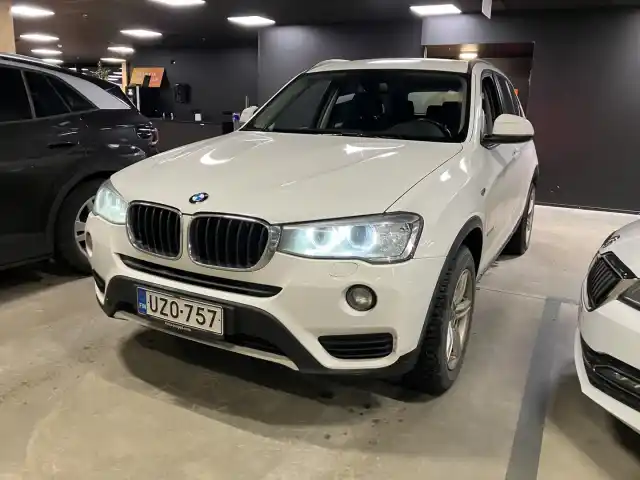 Valkoinen Maastoauto, BMW X3 – UZO-757