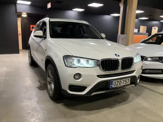 Valkoinen Maastoauto, BMW X3 – UZO-757