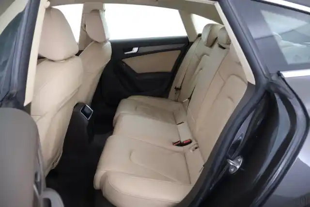 Harmaa Viistoperä, Audi A5 – UZP-464