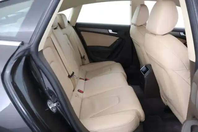 Harmaa Viistoperä, Audi A5 – UZP-464