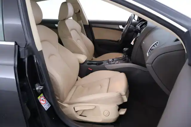 Harmaa Viistoperä, Audi A5 – UZP-464
