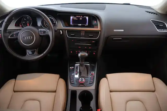 Harmaa Viistoperä, Audi A5 – UZP-464