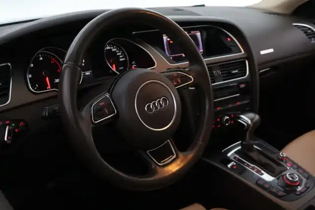 Harmaa Viistoperä, Audi A5 – UZP-464